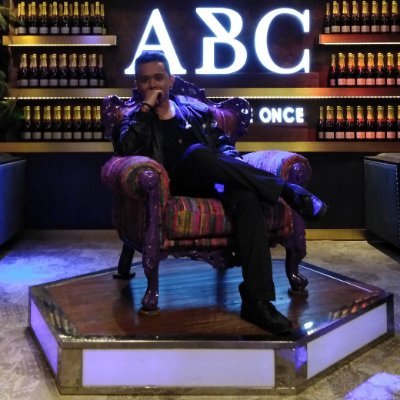 HobeyMark's profile picture. So tell me what do you desire?