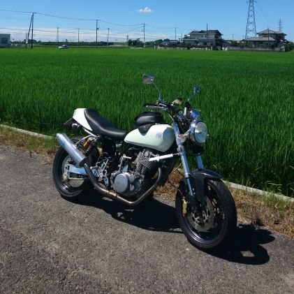 SRを20年以上乗ってます✌️92年式 1JR💨SRの友達が欲しい💨Facebookで『SR400、500集まれ』管理人やってます‼️茨城県でレッカー屋で働いてます👍