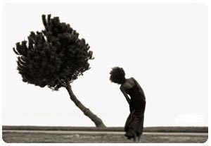 세상은

누구 한사람 눈에게 맞춰 진것이 아니다..

세상은

내가 원하는 방향으로 보면 바꿔지는 것이다..

삐뚤게 보아도

내가 삐뚤게 서면 바로 선 것이

세상이다..