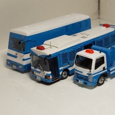 トミカで緊急車両を製作しています。