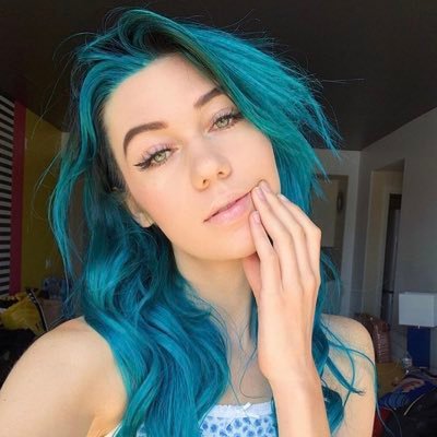 Ave_Riley's profile picture. 💕|Vegan|Artsy|A Little Emo|💕