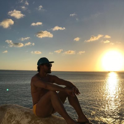 Viver é aprender para ser cada dia melhor mais feliz ,mas a perfeição pertence só ao criador do céu e da terra.viver pra ser melhor não perfeito