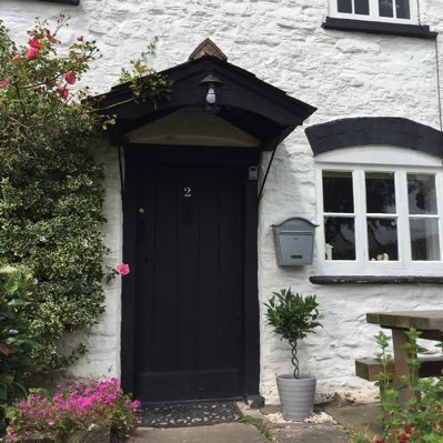 A Grade 2 listed cottage dating back to the 1600’s. Accommodating up to 4 guests & 2 pets, set in heart of the beautiful Herefordshire countryside.