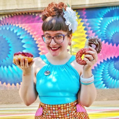Pas de Deux NOW AVAILABLE: https://t.co/4W4jWF8IaY 📚
Sr Content Marketing Specialist @ E Source
Your favorite vintage-lovin' bookworm with one heck of a sweettooth! 🍪