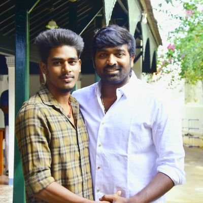 SriVelu2's profile picture. ❤Man of simplicity ❤
🎸 Die hard yuvan fan🎷
🏏Dhonism🏏