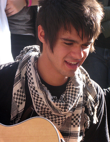 DeliriousJason's profile picture. Twenty-one. Secretly rotten. Confidently lost. Guitarist.