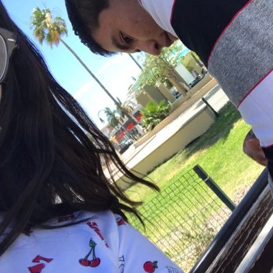 HelennsV's profile picture. Me encanta la forma en la que me das amor, en la que haces que mi mundo se vea color de rosas en el que solo existimos tú y yo ♥️😍