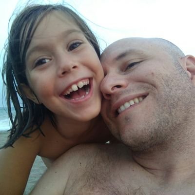 No tengo tiempo para odiar la gente que me odia, estoy demasiado ocupado amando la gente que me ama. Vive, Ríe, Ama. Entrenador Nacional de Fútbol. Sed Felices!