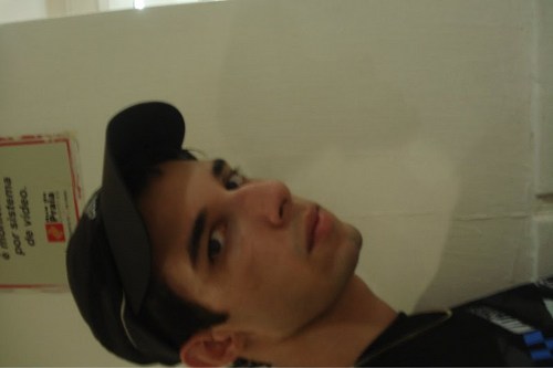 Boα Perguntα{?}
αqeli q sorri qdo estα trist,
αqeli q tm poucos αmigos d verdαd,mαs todos q tm pod confiαr;qr conhecr?Segue aê!
Gostou d conhec?Dxα um tweet!