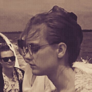 stay_still__'s profile picture. бомжую душевно.
травматолог в Німеччині, патологоанатом в Україні. інколи даю концерти та викладаю математику.
P.S.: хочу в космос.