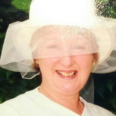 LynetteEnid's profile picture. 