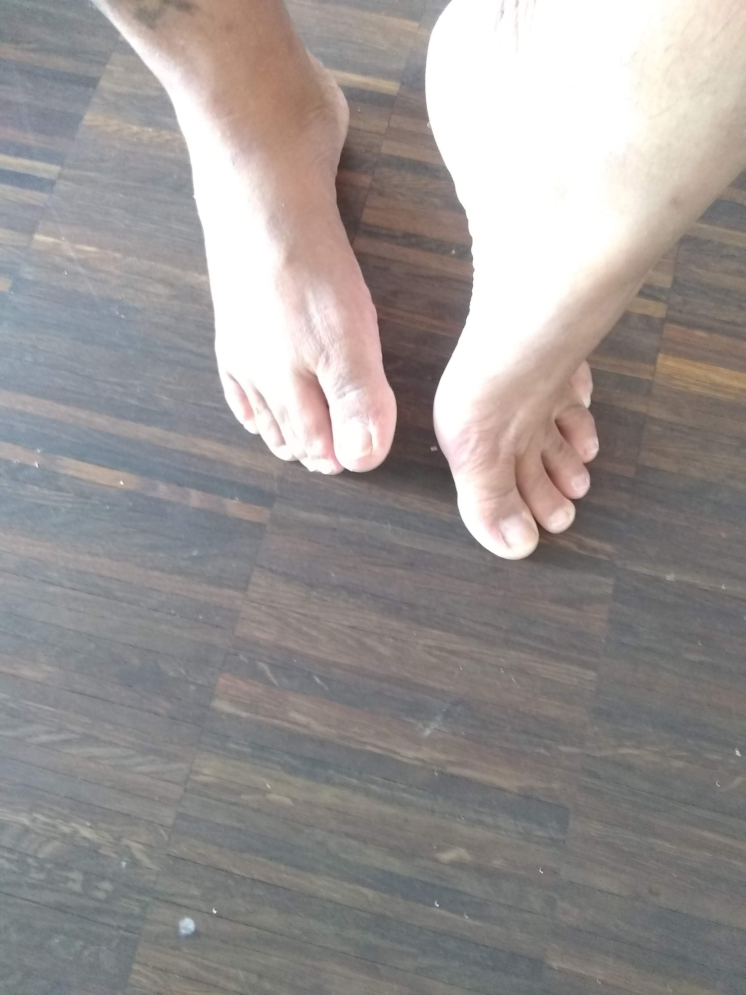 #FeetPic #SellFeet #Sell #Feet #Pic #SellPics #FeetFetish #FeetLover DM for my cheap Pics! From Brazil Living in Germany with a lot of tattoos!