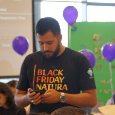 lincolnsantos__'s profile picture. Product Owner | Natura