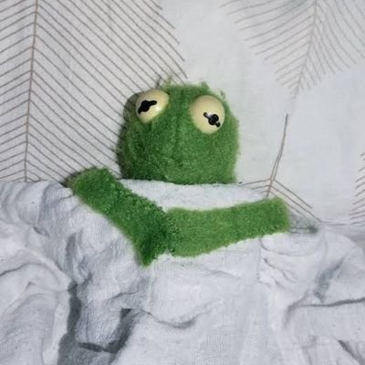 aprilmarch_'s profile picture. a reader first and foremost. escapism and cynicism. multifandom. i stan skam and sports because i love being a chaotic mess.