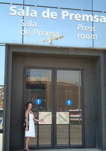 Danaithess's profile picture. JOURNALIST. FORMER EMPLOYEE OF ERT3, TV100 AND FM100.