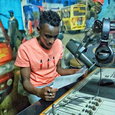 - Radio Producer @ghettoradio895 |Sports Photographer 📸 |
Digital & #ShengNews https://t.co/ZEIDJRB0p9