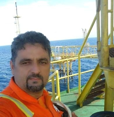 • A rig engineer in the oil and gas industry
• Travels 
• Thanks for connecting