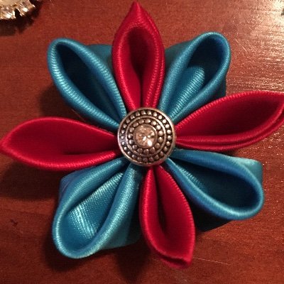 Lemoncupcakes37's profile picture. 