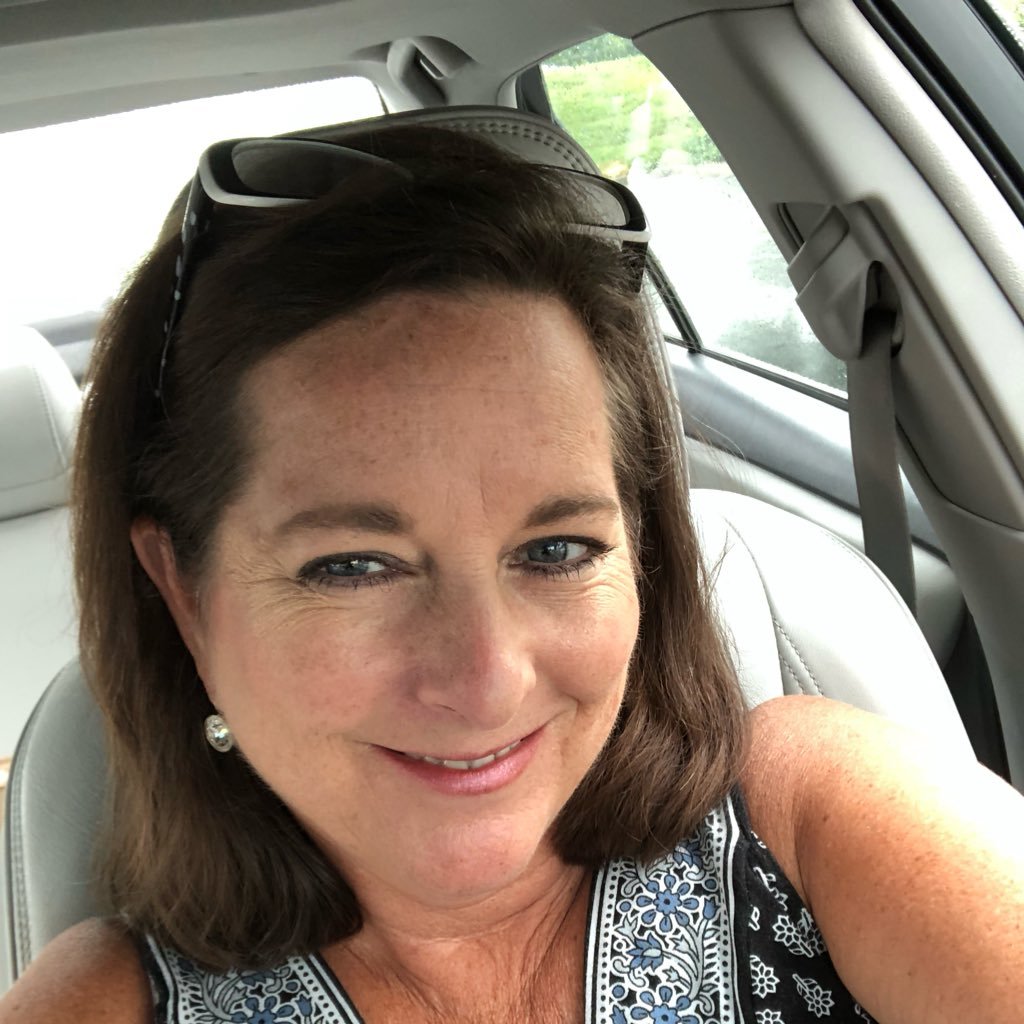 Sports fan of Kentucky Wildcats, NY YANKEES, Dallas Cowboys, Collins Titans: Mom to 2 great kids, wife to a wonderful husband💙  REALTOR-RIDDLE REALTY