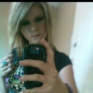 blondeesaurus's profile picture. 