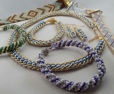 Honiahaka Treasures, LLC was established with a singular goal : to craft unique handmade beaded jewelry.