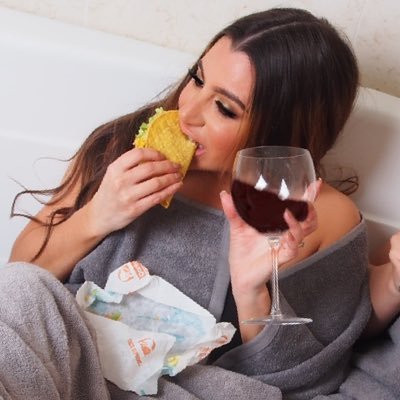 jesshottie's profile picture. I was never a follower, until I joined twitter. Makeup Artist in reality & on reality TV. @badexamplespod with @tracydimarcoeps 🎧 🖤 #itunes #spotify