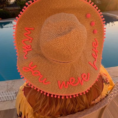 tracey_hathaway's profile picture. love footie!