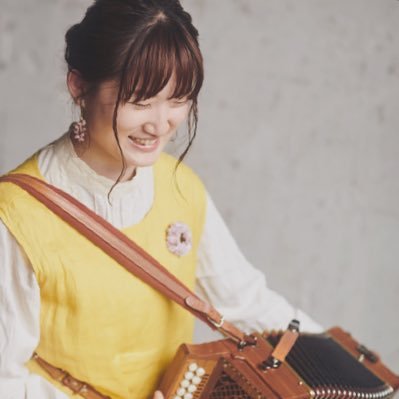 アイルランド音楽が好きなボタンアコーディオン奏者。Toyota Ceili Band,セツメロゥズ,Loup-garou,Leanbhなどで弾いてます。佐倉高校→東京芸大卒。g-celt出身