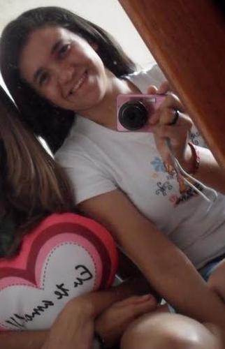 Estudando,tenho 15 anos, sagitáriana.. Faço teatro, e amo curtir a vida! Follow? ;)