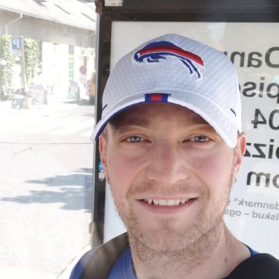 Tweeter om divisionerne i Dansk fodbold, NFL og andet godt. Billsmafia in Denmark.