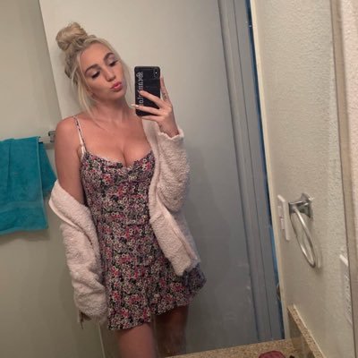 vivian61123351's profile picture. Life is 10% what happens to us and 90% how we react to it