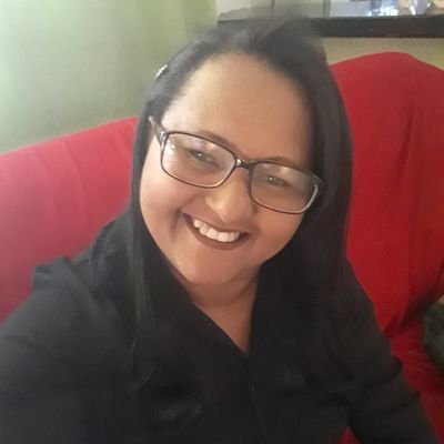 eu sou alegri gosto de chocolate e gosto de sair curti um cinema toma sorvete e muito outras coisas