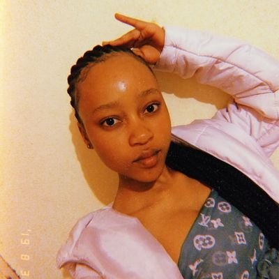 25/03🎂
-One unique ass child
Smile♡♡♡
Brand promoter/influencer ♡
Singer♡