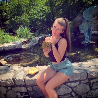 CG varsity dance captain || Insta: rylynn_heintz1218