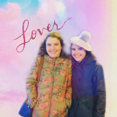 French twins. 28. 🦊⭐️🦊 Swifties since RED. Never met Taylor.