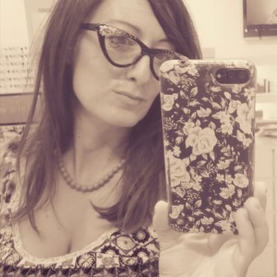 Lorenainsol_e's profile picture. semplicemente io in bio ...e della buona musica 🎼