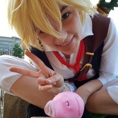 Cosplayer // Serienjunkie // Lv.23 //Katzengedöns :3 // Animal Crossing *•* // Instagram: hikari_oder_so ^-^