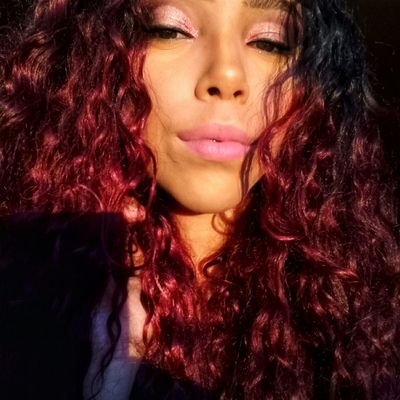 Mika51354829's profile picture. Diário de  Preta 👊
Carioca 🌞 22 Anos 
Estagiária na AGU : Horas vagas: Estudante e cantora ....
Transborde Amor ♥