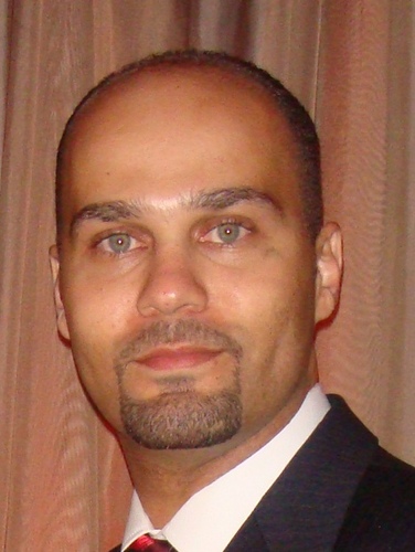 Mineiro de Belo Horizonte. Administrador e Professor. Casado e apaixonado por minha esposa e minha família SOU MUNDO NOVO