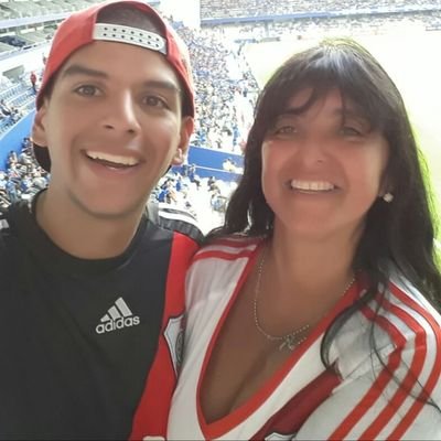 Mamà amante del buen fútbol x ende hincha del equipo más grande el club atlético River Plate!!!