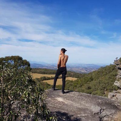 LuskaHenrique3's profile picture. “O mau é bom e o bem é cruel"✟✠