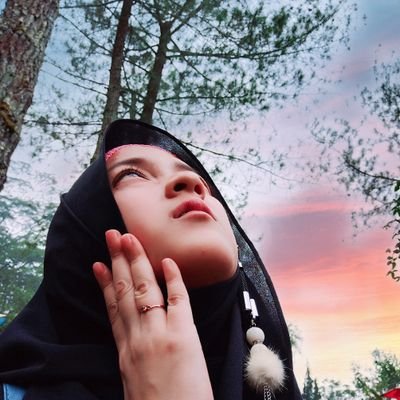 sukanya sama sapi hitam-putih a.k.a. Friesian Holstein