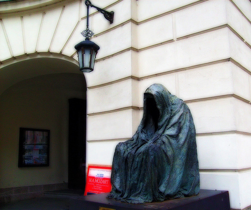 LondonOperaMeet's profile picture. People from all walks of life come together to enjoy Opera in London