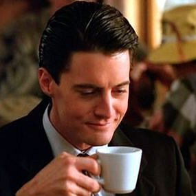 FPL enthusiast since 16/17 🇸🇪 Best finish: top 65K. 20/21: 276K. Fantasy Allsvenskan 2021: 680 OR. I drink my coffee black as midnight on a moonless night.