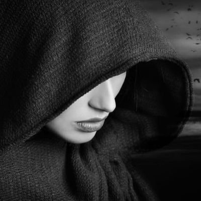 بتفرحين ياعيني ، وبتزين الأيام
