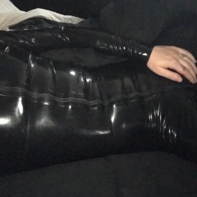 rubbergarry's profile picture. 32, kink/fetish, sub/dom. Pretty open. 🔞🔞 looking to make new and genuine connections see what happens 😜