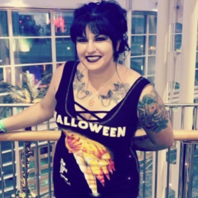 Mom, wife, and lover of all things HORROR 🖤Let’s talk movies ! Can it be Halloween everyday ? 🎃 #horror #shudder #TheLastDriveIn