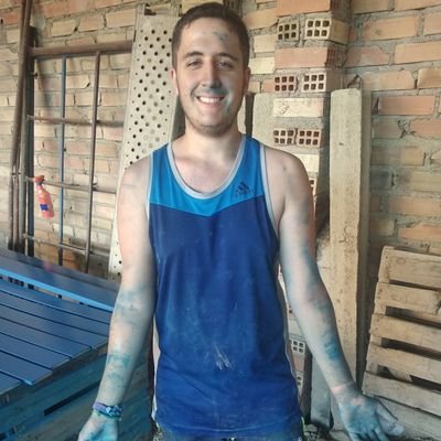 Primer y actual presidente de la primera República de Barrios.
Gilipollas nivel profesional.
Sen²(x)
Jero Calvo