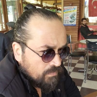 Yönetmen / Görüntü Yönetmeni / Fotoğrafçı / Senarist 
kısaca hep biri birden 😆 bide fanatik Kemalist