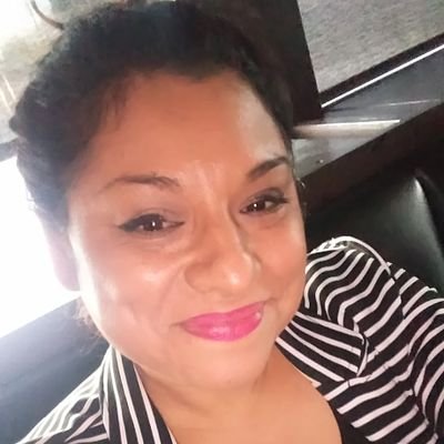 Loyana15's profile picture. 